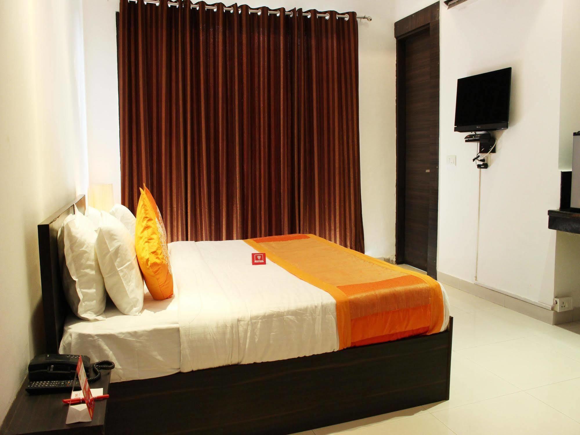 Hotel Oyo Flagship 387 Moulsari Avenue Gurgaon Exterior foto