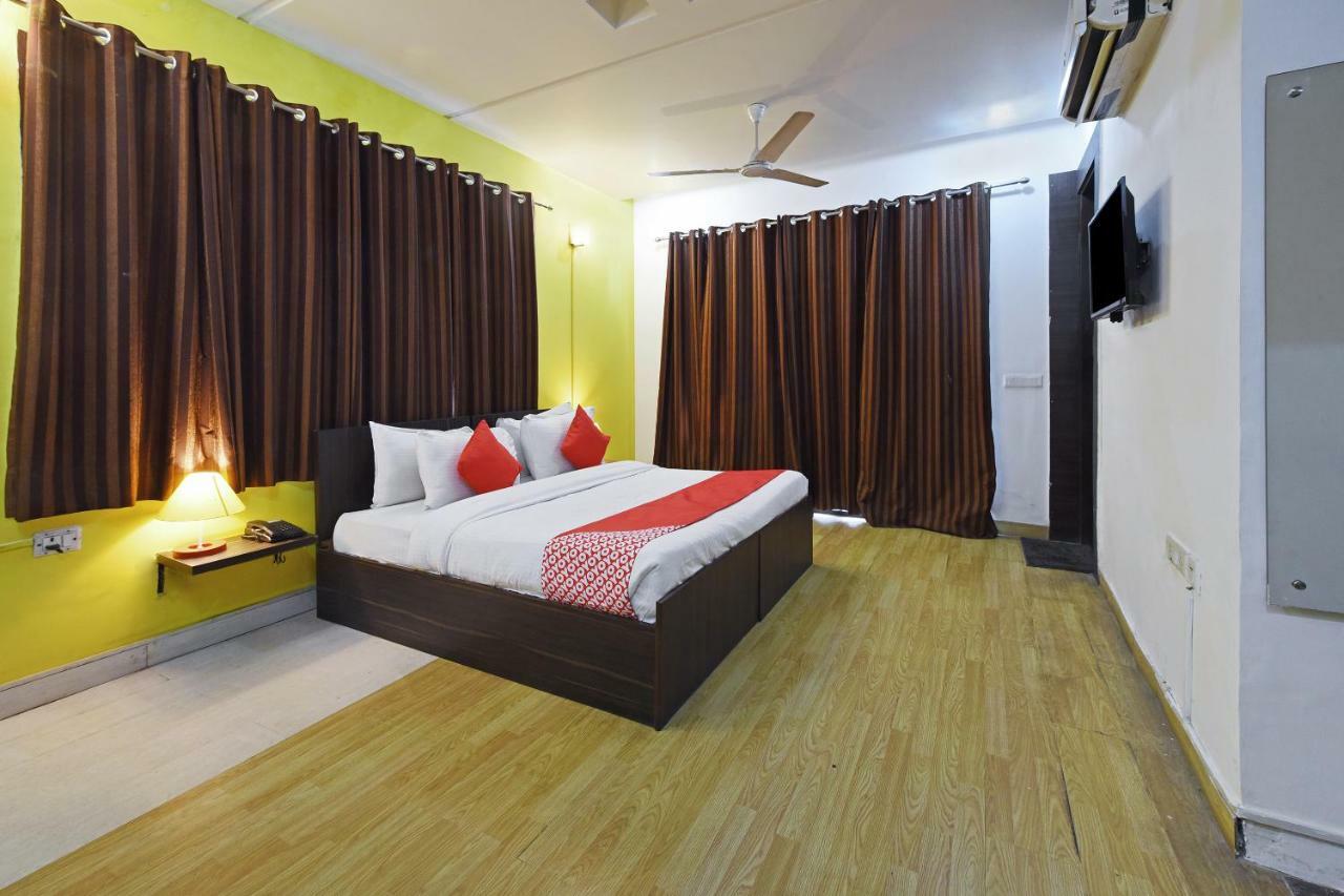 Hotel Oyo Flagship 387 Moulsari Avenue Gurgaon Exterior foto